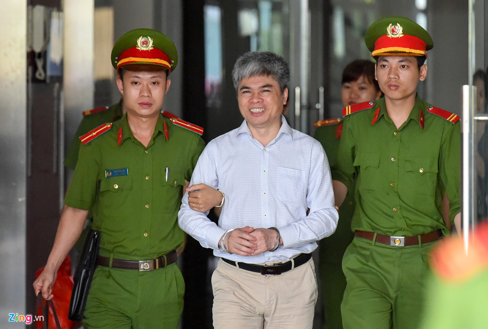 Nụ cười, nước mắt các bị cáo sau phiên phúc thẩm đại án Oceanbank